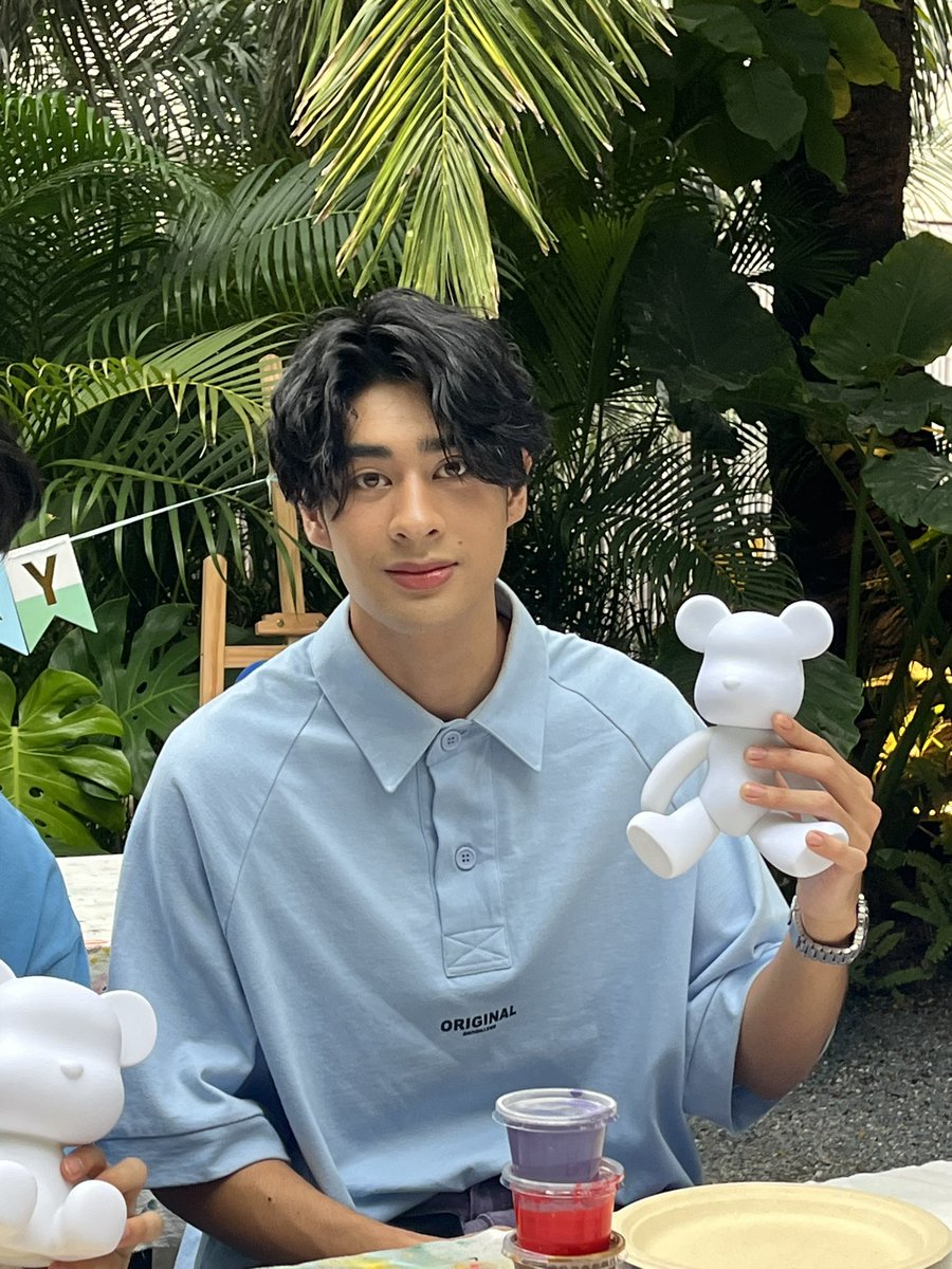 Shen_Xi_shen's tweet photo. ByeBye Thailand 🇹🇭
日本に帰ります🇯🇵
VIEWの誕生日イベントに参加出来て、本当に本当に良かったです💙
お互いに沢山は話せないし、ツーショもぎこちないけど、これからも応援してるよ( ・∇・)
🐺Arigatona💫💫

ครึ่งแรกของทริปนี้เต็มไปด้วยความยากลําบาก. ฉันปรึกษาทีมวิวทุกวัน. มีกํ���ลังใจและความช่วยเหลือของทุก��น. ฉันสามารถเข้าร่วมงานเลี้ยงวันเกิดได้. ฉันเจอเพื่อนที่ดี.
 คุณสามารถพบกับ VIEW และสร้างความทรงจําที่ยอดเยี่ยมได้. ฉันหวังว่าหลายคนจะรักฉันและฉันจะทําหลายสิ่งให้สําเร็จ.
 ขอบคุณมากครับ.
 แล้วเจอกันงานหน้านะครับ💙🐺

#Playboyytheseries #เล่นจนเป็นเรื่อง
#vthanathorn #THANATHORNBUNS
@VTHANATHORN_OFC 

#HBDBoatViewChillDay