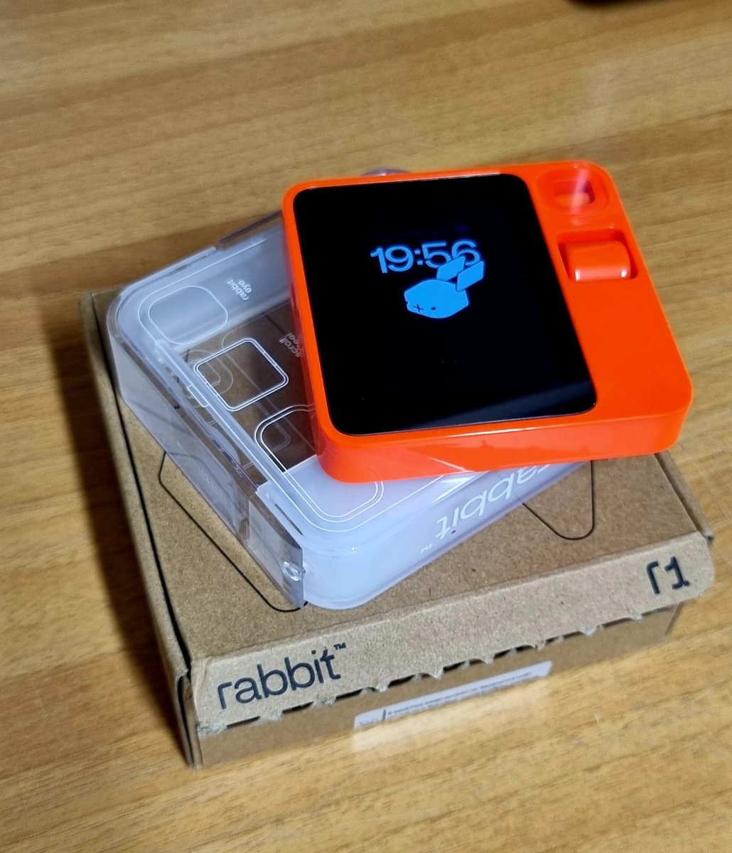 Gtrick90's tweet photo. 🔍Is the #RabbitR1 truly the cutting edge of AI? With advanced computing power and unparalleled energy efficiency, it promises a lot. But can it really make AI usage simple and effective as claimed? https://t.co/9IArOk2xZn