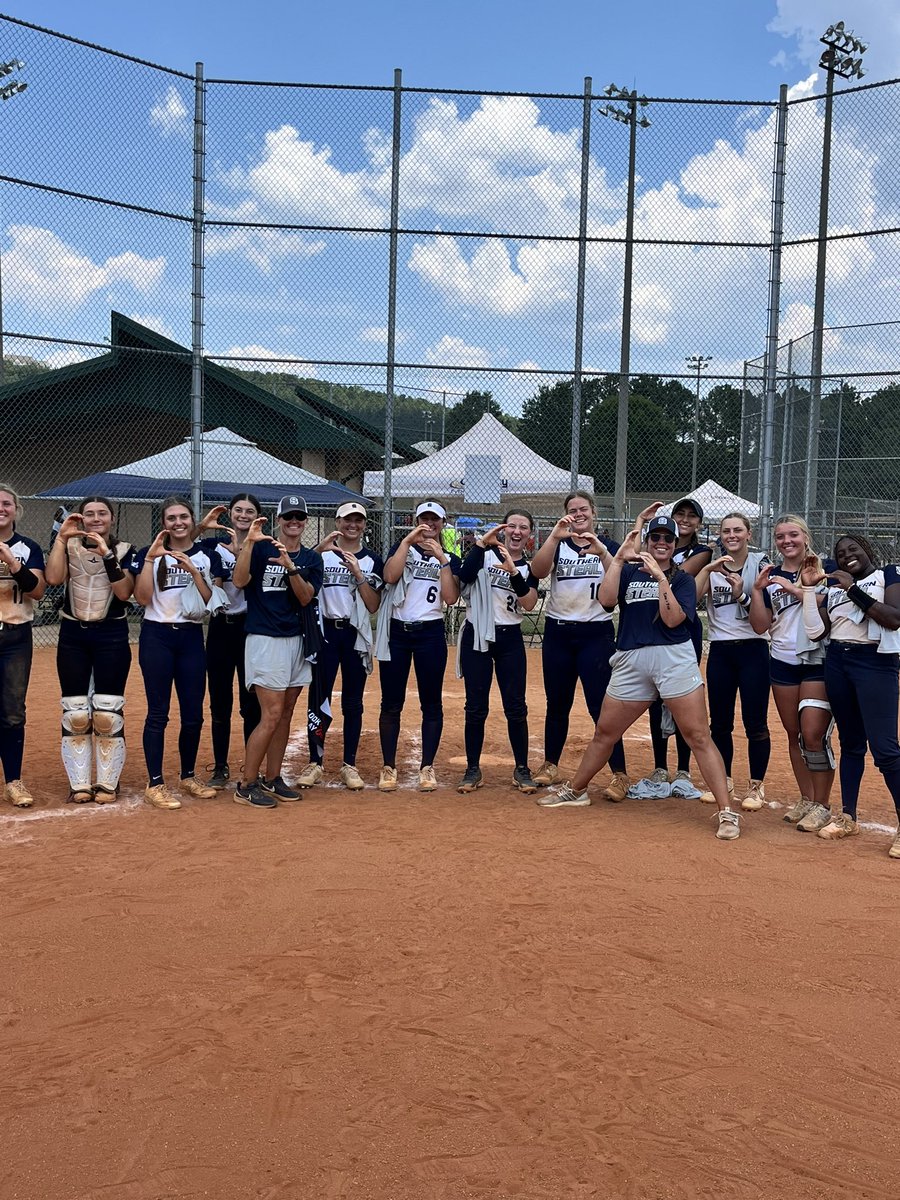 stealsoftball's tweet photo. Brought it home!  10-0 record at Atlanta Legacy Showcase.  Scoring 59 runs to our opponents 17.  And all dem HRs!  🥎 #gosteal #atlchampions #surviveandadvance https://t.co/lPyf99V9HR