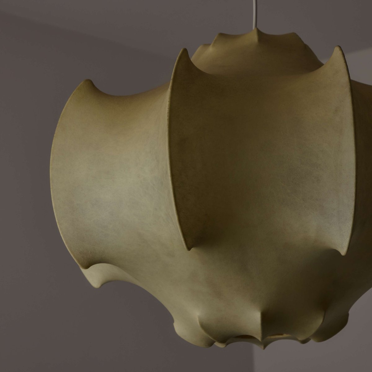 rewirela's tweet image. 'Viscontea' Suspension Light by Achille &amp;amp; Pier Giacomo Castiglioni for Flos. Designed and manufactured in Italy circa 1960s. Qty 1. Available now. Email hi@rewirela.com with inquiries. Dimensions: 42H 19dia

 #FlosDesign #ItalianDesign #DesignClassics #VintageLighting