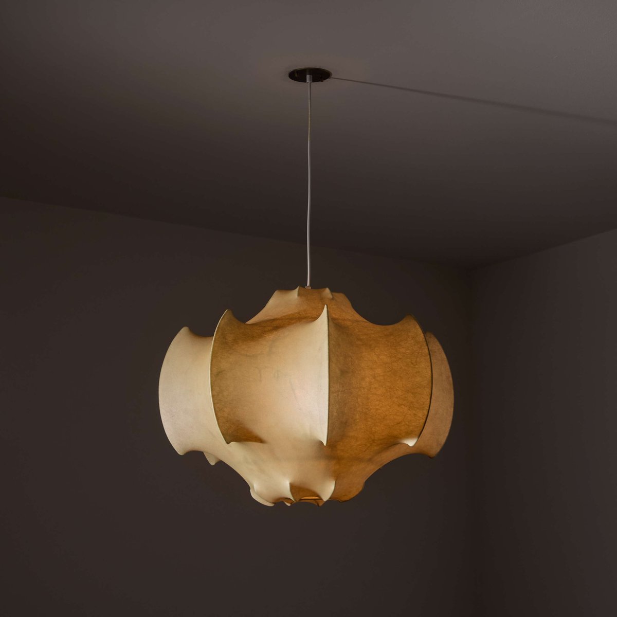 rewirela's tweet image. 'Viscontea' Suspension Light by Achille &amp;amp; Pier Giacomo Castiglioni for Flos. Designed and manufactured in Italy circa 1960s. Qty 1. Available now. Email hi@rewirela.com with inquiries. Dimensions: 42H 19dia

 #FlosDesign #ItalianDesign #DesignClassics #VintageLighting