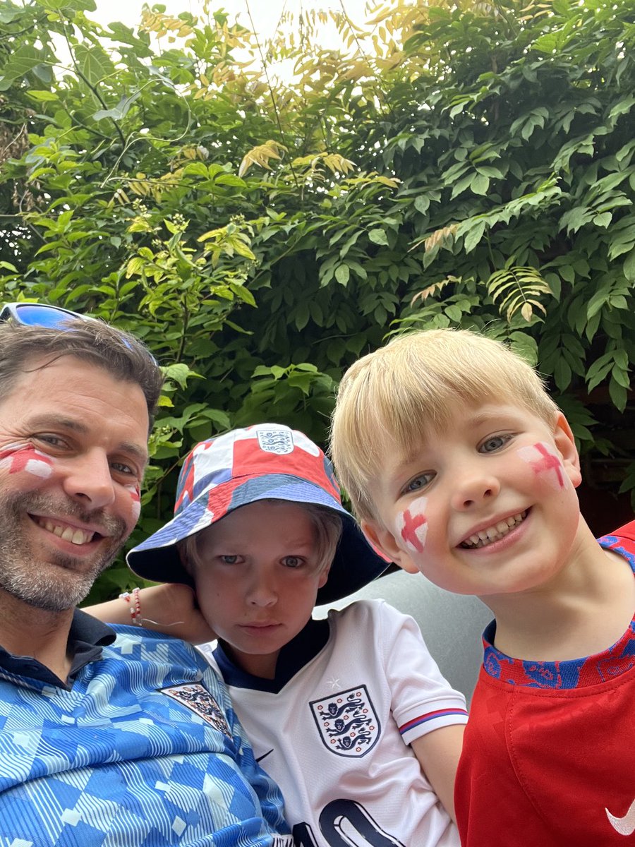LL_03's tweet photo. Come on England 🦁🦁🦁 https://t.co/pwkCEDzNs4