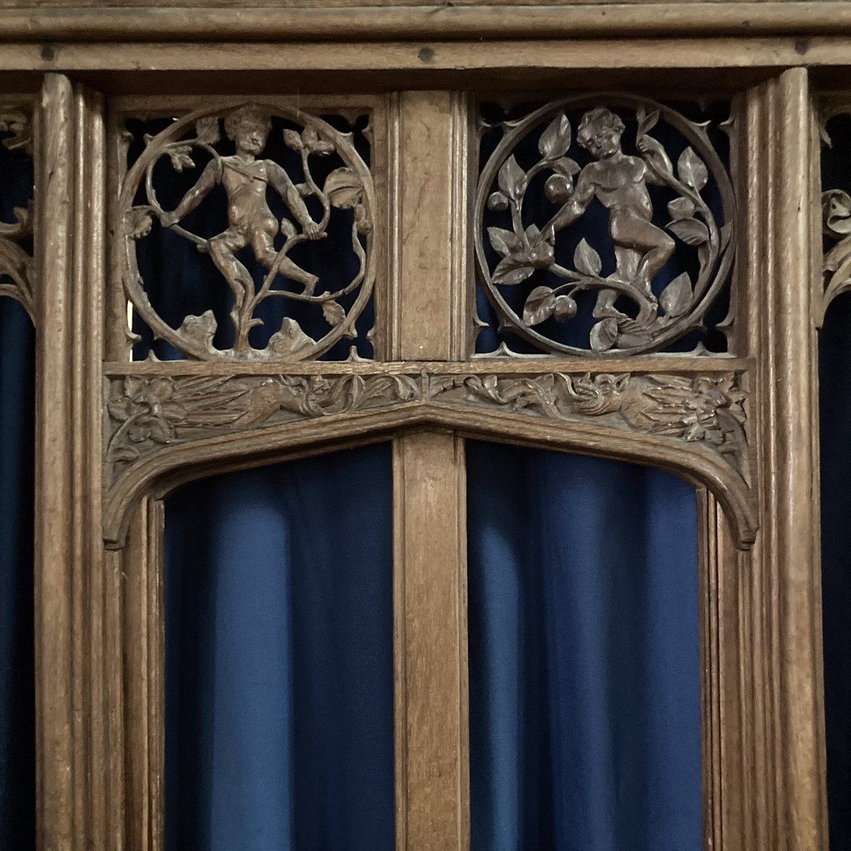 IsaacsEd's tweet photo. More wanderings with my new #Staffordshire #Pevsner today - this time, the Ridwares and Blithfield. Loved this late medieval Adam and Eve at St Michael and All Angels, Hamstall Ridware. https://t.co/7JBRHXlTF4