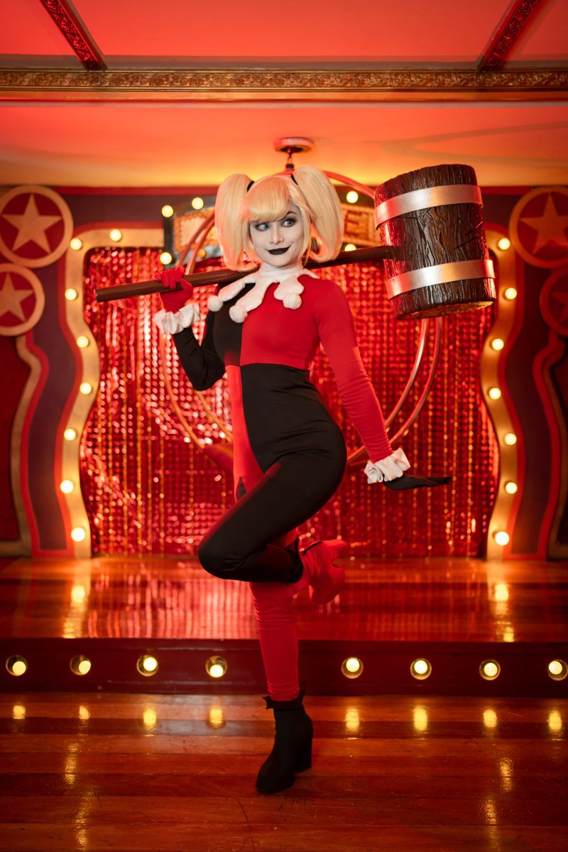 ross_diong's tweet photo. Sharing my classic #HarleyQuinn #cosplay here. 😋 #cosplayer #cosplaygirl #HarleyQuinncosplay #DC_Comics #dcu #cosplayergirl #COSPLAYMODE https://t.co/CPRgooJrud