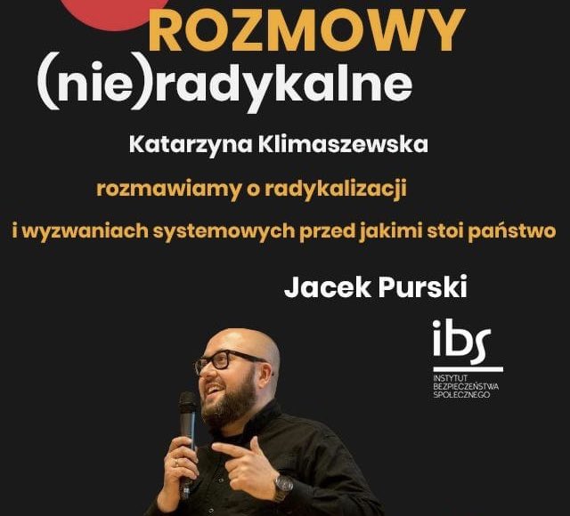 ciesiolkiewicz's tweet photo. 🎧Właściwy dzień na wysłuchanie @jacekpurski - założyciela @fundacja_ibs - w dzisiejszym wydaniu podcastu @katarzyna_kozon "Rozmowy (nie)radykalne." Jacek mówi o tym, czym jest:
👉 Radykalizacja prowadząca do ekstremizmu i przemocy i jak łatwo w nią wpaść w społeczeństwie informacyjnym. 
👉 Objaśnia polaryzację i pewne jej formy (istnienie systemu polit.opartego na dwóch dużych obozach nie musi do niej prowadzić - mówi) budujące grunt pod radykalizację. 
👉 Pokazuje też, jakie błędy popełnia się zapraszając do debat wyłącznie przestawicieli skrajnych(!) frakcji.
‼️ Jacek jest współautorem programu przeciwdziałającemu radykalizacji dla pracujących z młodzieżą. Wciąż jest dostępny. Organizowaliśmy wokół niego koalicję @wiez1958 @ZNP_ZG @GNauczycielski #IBS @kds_kig @FundacjaMISO 
Linki do podcastu oraz do programu edu👇