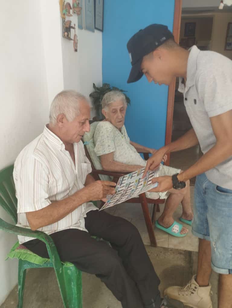 fernandarms13's tweet photo. La Sec. Familiar del Municipio Arismendi enseñando a votar a los habitantes del Sector de Salamanca @ActivismoPJ @MBMartinezR @MariaCorinaYA @josenicasionm_ @jonyrahal @PJFamiliarNac https://t.co/qJnQOGTne1
