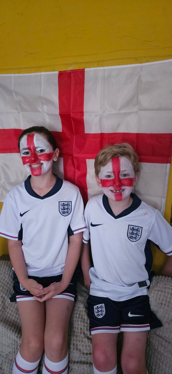 danpob's tweet photo. @SkySportsNews Thea and Bertie ready for the game. Come on England #SSNThreeLions https://t.co/6yjMQz8T1t
