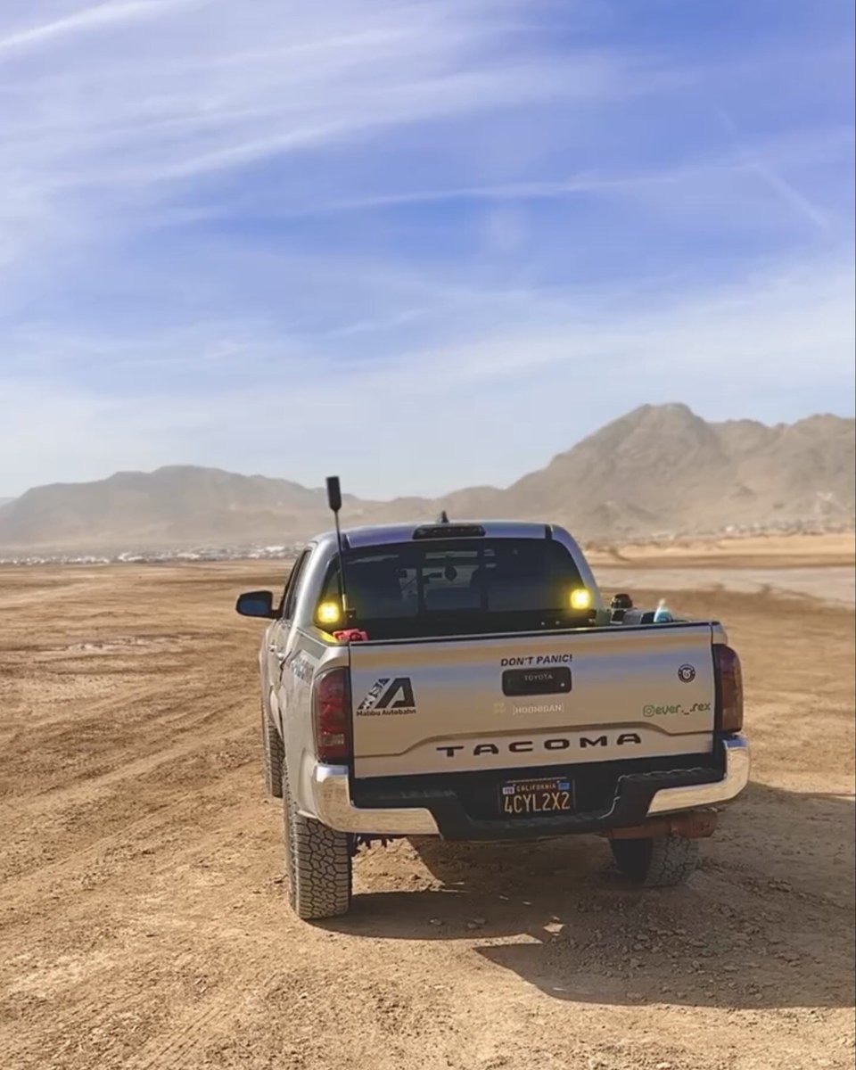 SuperSpringsInt's tweet photo. Everardo's unique 2020 @toyota Tacoma SR5 with a 4-cylinder engine stands out in the SoCal car community. From overlanding to drifting, this self-built Tacoma shines at every event. #JourneyBetter #ToyotaTacoma #CarCommunity #SumoSprings https://t.co/f2q8I5w2QU