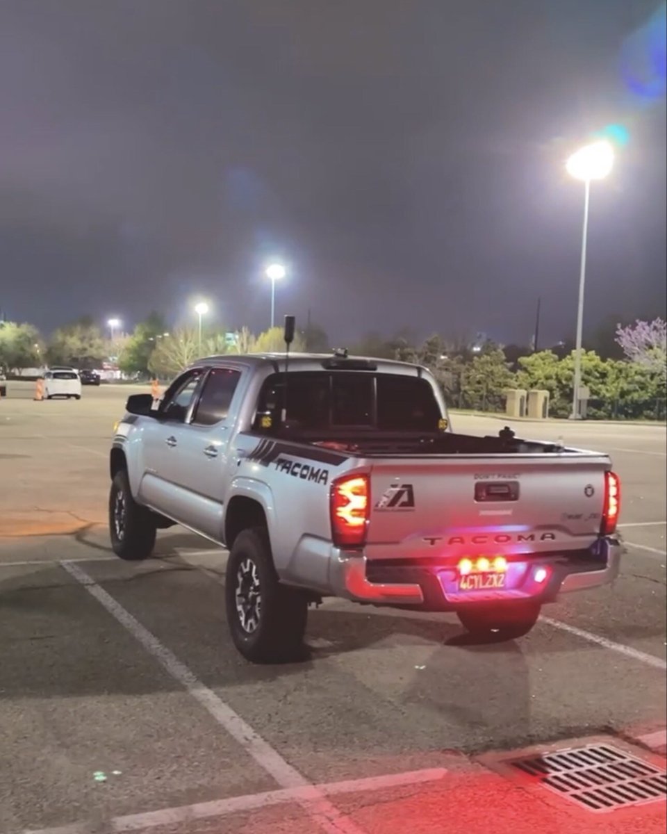 SuperSpringsInt's tweet photo. Everardo's unique 2020 @toyota Tacoma SR5 with a 4-cylinder engine stands out in the SoCal car community. From overlanding to drifting, this self-built Tacoma shines at every event. #JourneyBetter #ToyotaTacoma #CarCommunity #SumoSprings https://t.co/f2q8I5w2QU
