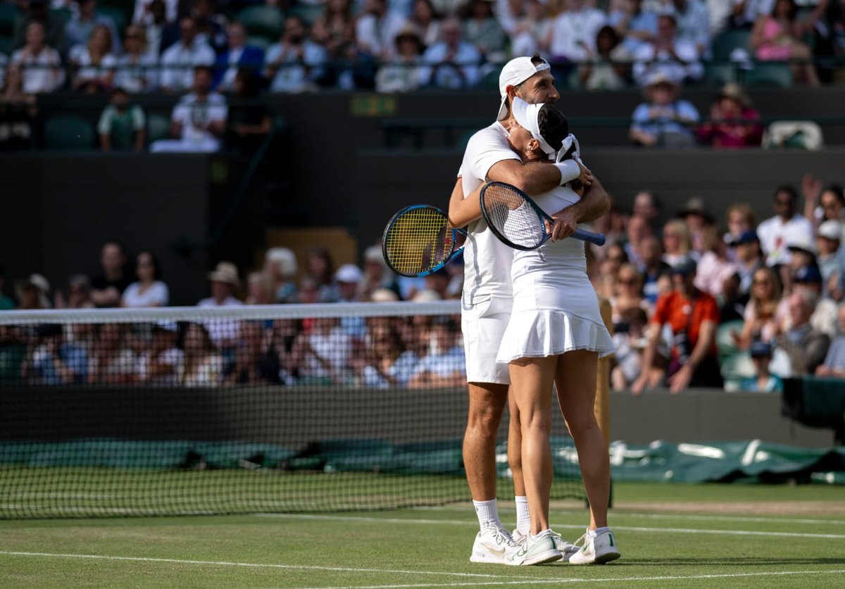 alexjohnsonc's tweet photo. Para perder las finales hay que jugarlas. Hoy en Wimbledon perdió la pareja mexicana conformada por Giuliana Olmos y Santiago González. Eso no quita dos datos, es la primera pareja mexicana en jugar la final en dobles mixtos y el torneo llevaba 33 años sin un mexicano finalista. https://t.co/kkbZtH6J1u
