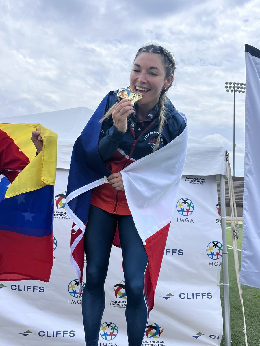EveFitCL's tweet photo. Campeona Panamericana Master en 400 metros planos 🥇😭categoría 40 años 🇨🇱
Estoy feliz y emocionada por este logro aquí en Cleveland 🇺🇸 no imaginan todo lo que costó llegar aquí🙌🏻
Gracias @FundTeApoyamos  por creer en mí una vez más 🙏🏻
#gaceladechile https://t.co/9bieKGccXb