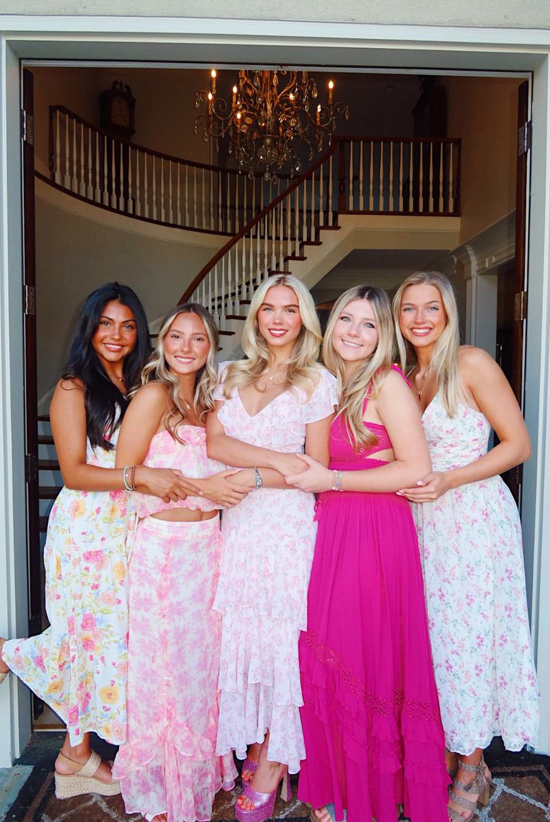 GO GREEK, GO KD!!💖🤞🏼💚 Discover the sisterhood, confidence, &amp; fun signing up for recruitment can offer!! Sign up today and join your new home away from home!🏠✨
#kappadelta #kdksu #gogreekgokd