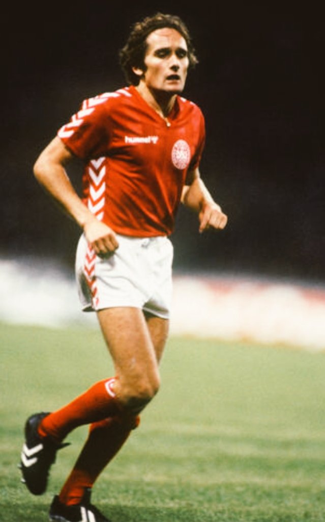 footballmemorys's tweet photo. Allan Simonsen, Denmark
#Denmark #Danmarks https://t.co/DSOjD6oQxJ