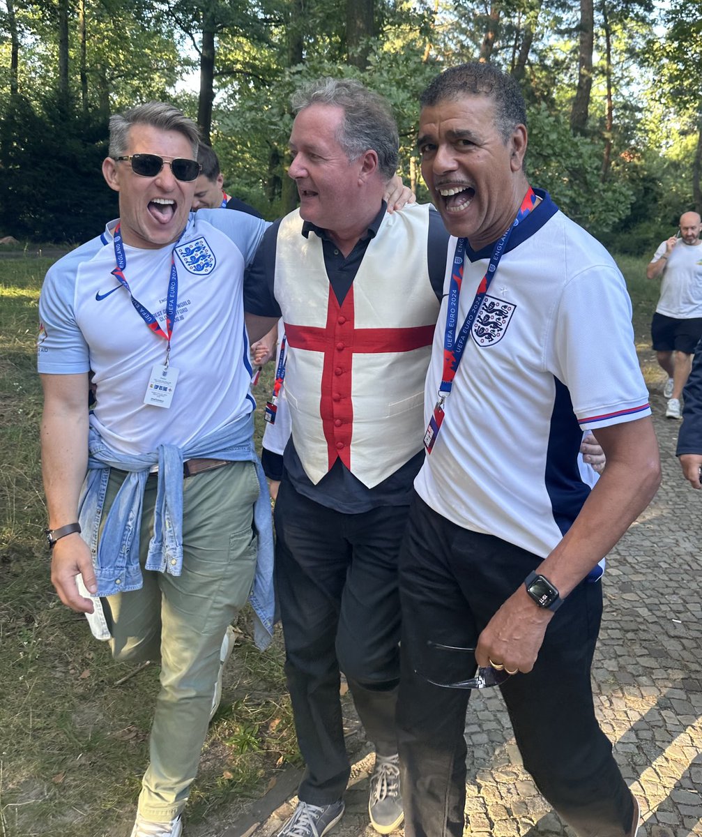 piersmorgan's tweet photo. Met some fans on the way into the stadium who were so happy to see me! ⁦@benshephard⁩ ⁦@chris_kammy⁩ #Berlin https://t.co/TrRLwdQvOR