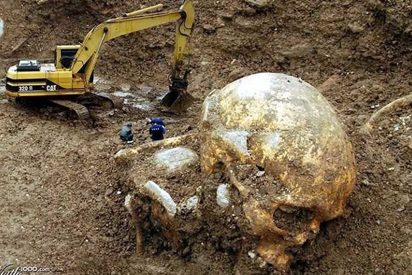 سمعت أن لكل معصية عقابا وإني عصيت الله كثيراً ولم يعاقبني ؟
فقال له:
 يا بني، بل كم عاقبك الله وأنت لاتدري 
 فقال: كيف ؟