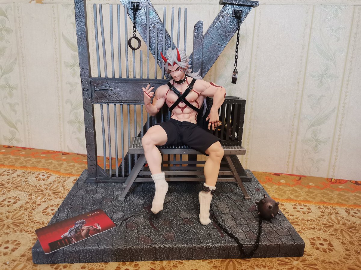 LittlePikelet's tweet photo. For the record: I FINALLY GOT THIS FIGURINE IT'S COME A LOOOONG WAY https://t.co/bhKTaT1SGt