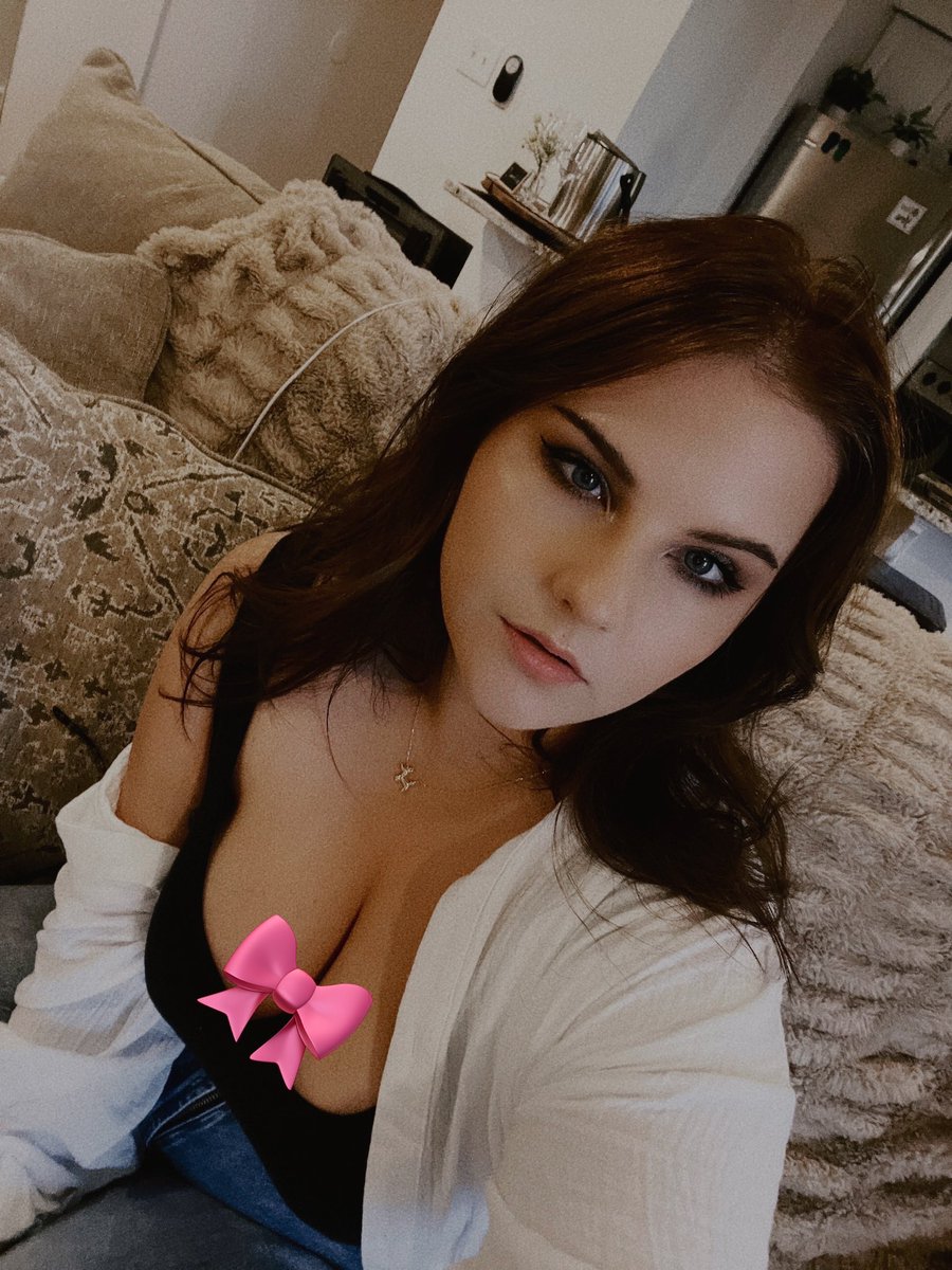 faylimarie's tweet photo. kinda…. 🍼 https://t.co/PEupLDznke
