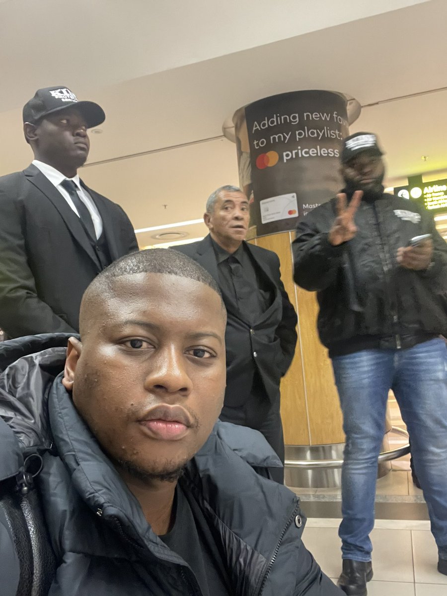 RealestRoseGold's tweet photo. The price for the Brick just went up again 🙏🏾🤭 🇺🇸 x 🇿🇦. Follow @ExecutiveZA https://t.co/PkgGEaEtsb