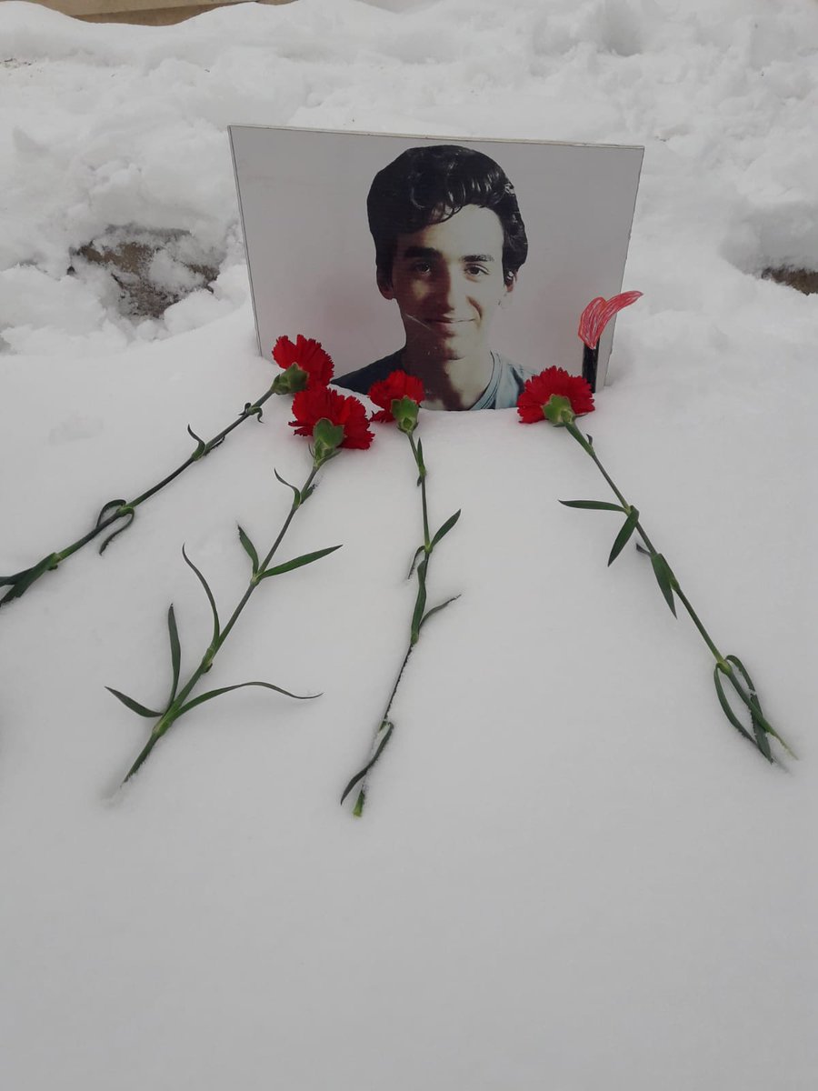 kenangunduz06's tweet photo. Benim adım Umut.
15 Temmuz 2020'de alkollü ve aşırı hızlı sürücü Çağdaş Şenyüz tarafından katledildim. 
Ben ölümle baş başayken katilim evine giderek uyudu. 
Katilim 4 ay mahkûm edildi
Ben sonsuz oldum, ailem o sonsuzluğa mahkûm..
#umutasesol https://t.co/YzMkwTUFNP
