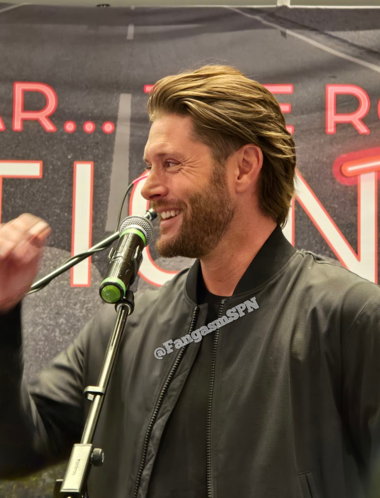 FangasmSPN's tweet photo. .@JensenAckles had his buddy pierce his ear but his dad said nope! #spnsf https://t.co/9X0sNu5l4j