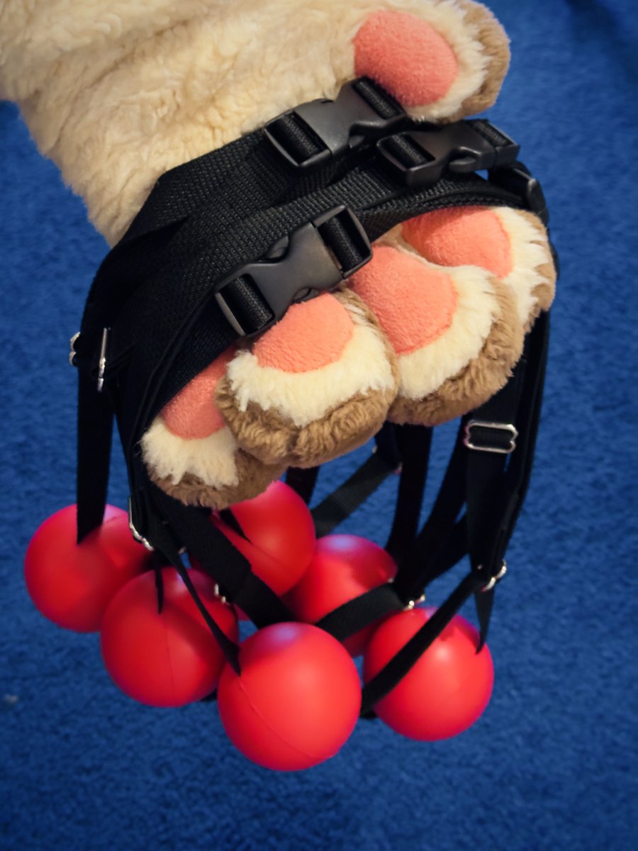 Want one? I just made a big batch and they’re selling quick! 

Grab your fursuit prop ballgag here: forms.gle/8o9eGhupf3Teo7…