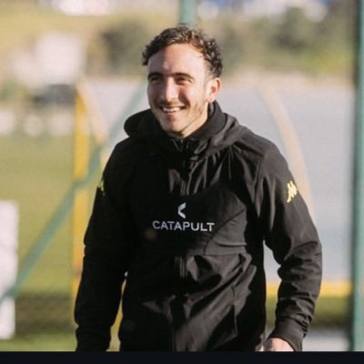 larraldeneta's tweet photo. #NuevaFotoDePerfil vamos tiburón 💛💚 https://t.co/oI5hLJlO25