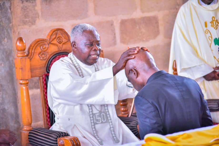 HyacinthAlia's tweet image. Today, I had the honour of attending the Thanksgiving Mass in celebration of the 50th Priestly Ordination Anniversary of my big brother and mentor, Very Revd. Fr. Dominic Jir, at St. Veronica’s Parish, Agidi, Mbatiav, Gboko.