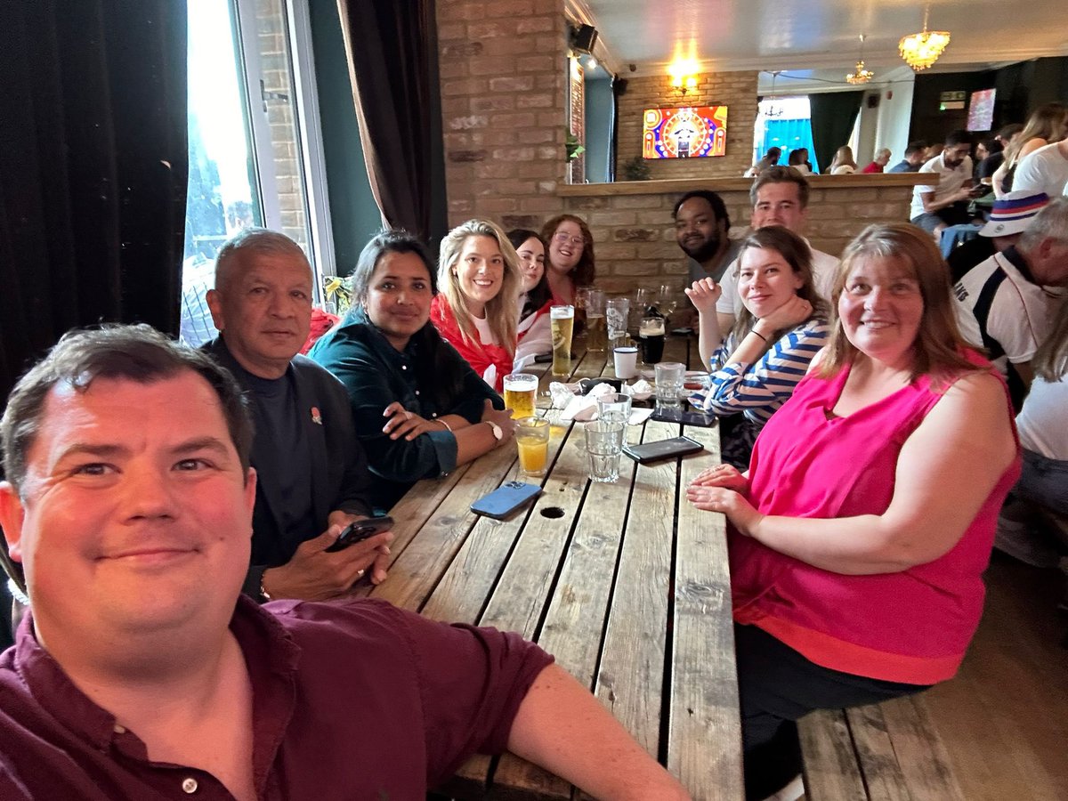 unmeshdesai's tweet photo. Wishing #ThreeLions the best from Pepper Street Tavern, E14! https://t.co/BmXmGl6rE0
