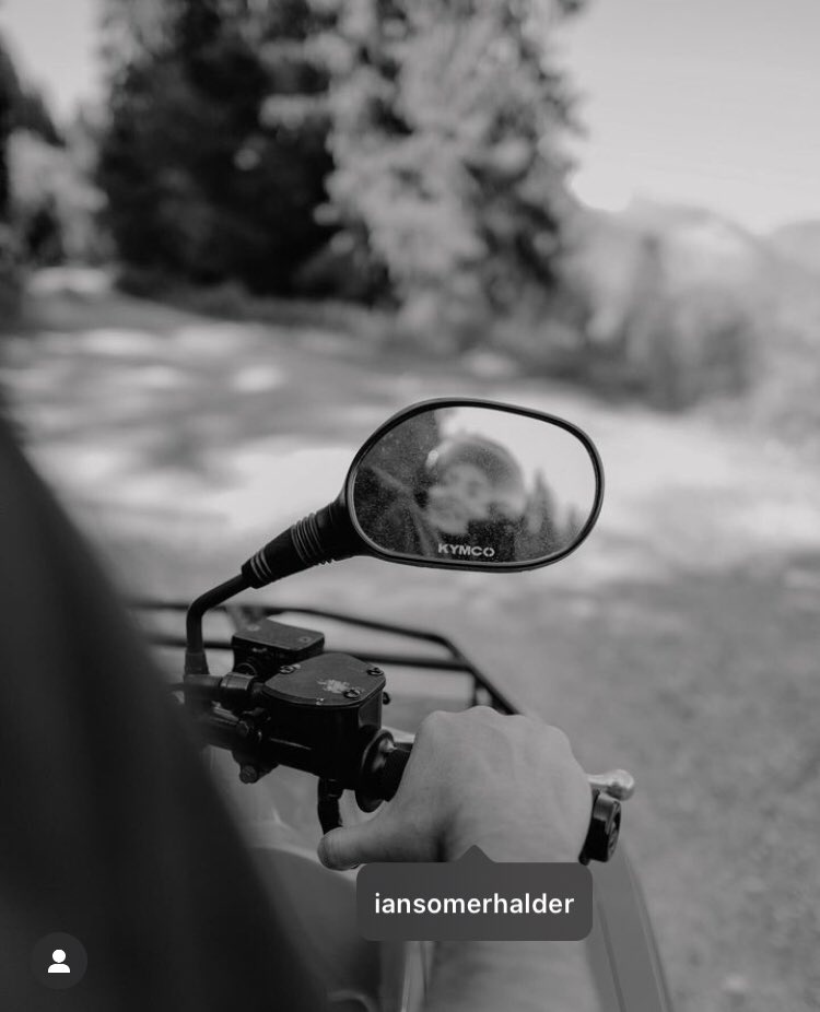IanFansBR's tweet photo. PAIS!!!! 😍
📲 Nova foto (ou quase 😅) de Ian Somerhalder pilotando uma moto com sua esposa Nikki Reed na garupa, na Suíça.
petição pra Nikki postar essa foto completa 😭🤏🏻
via: nikkireed
#iansomerhalder #nikkireed #somereed https://t.co/mXORb3YEjD
