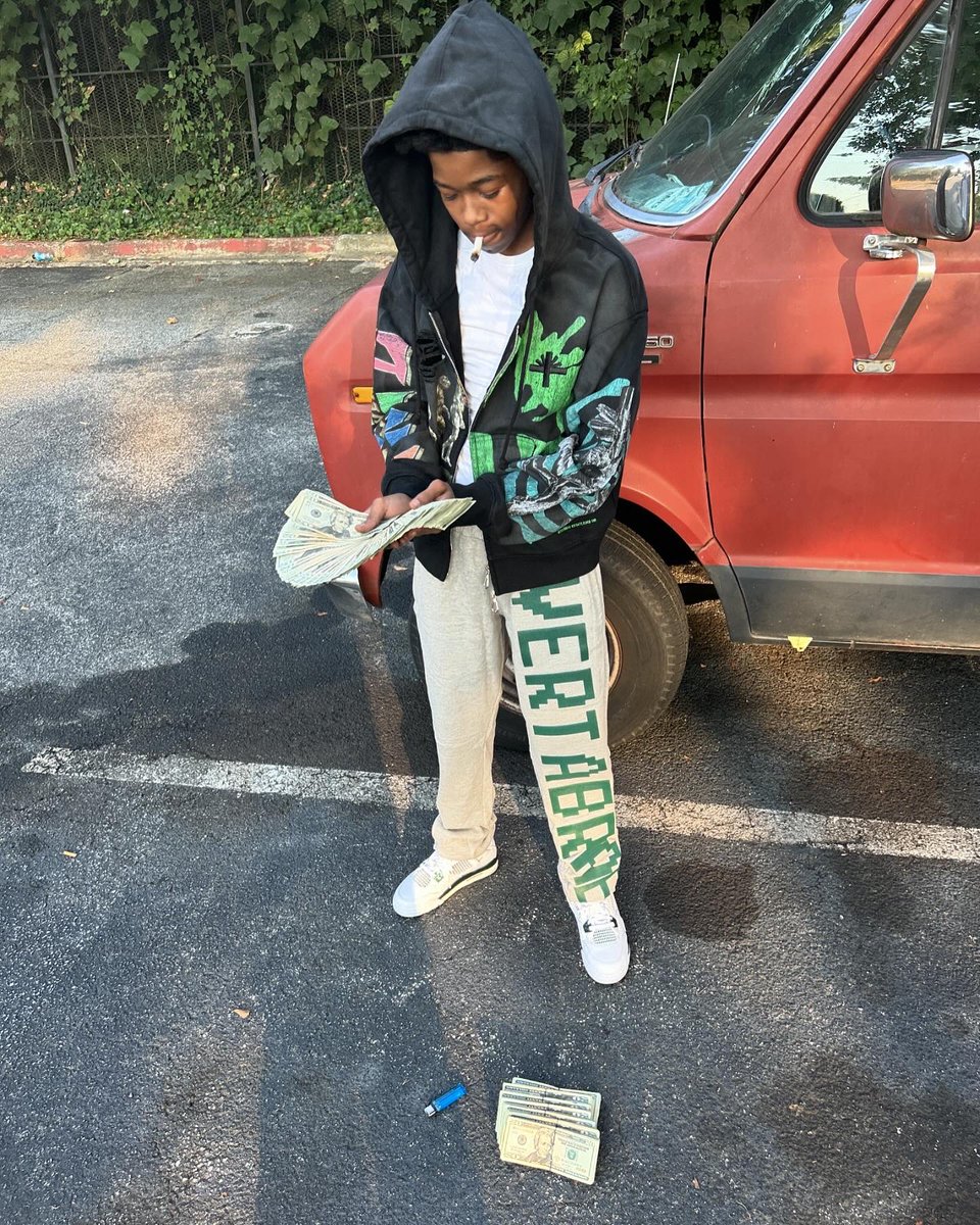 1lilmonn's tweet photo. Baby I’m super lit 🔥😤 https://t.co/xengytqVMp