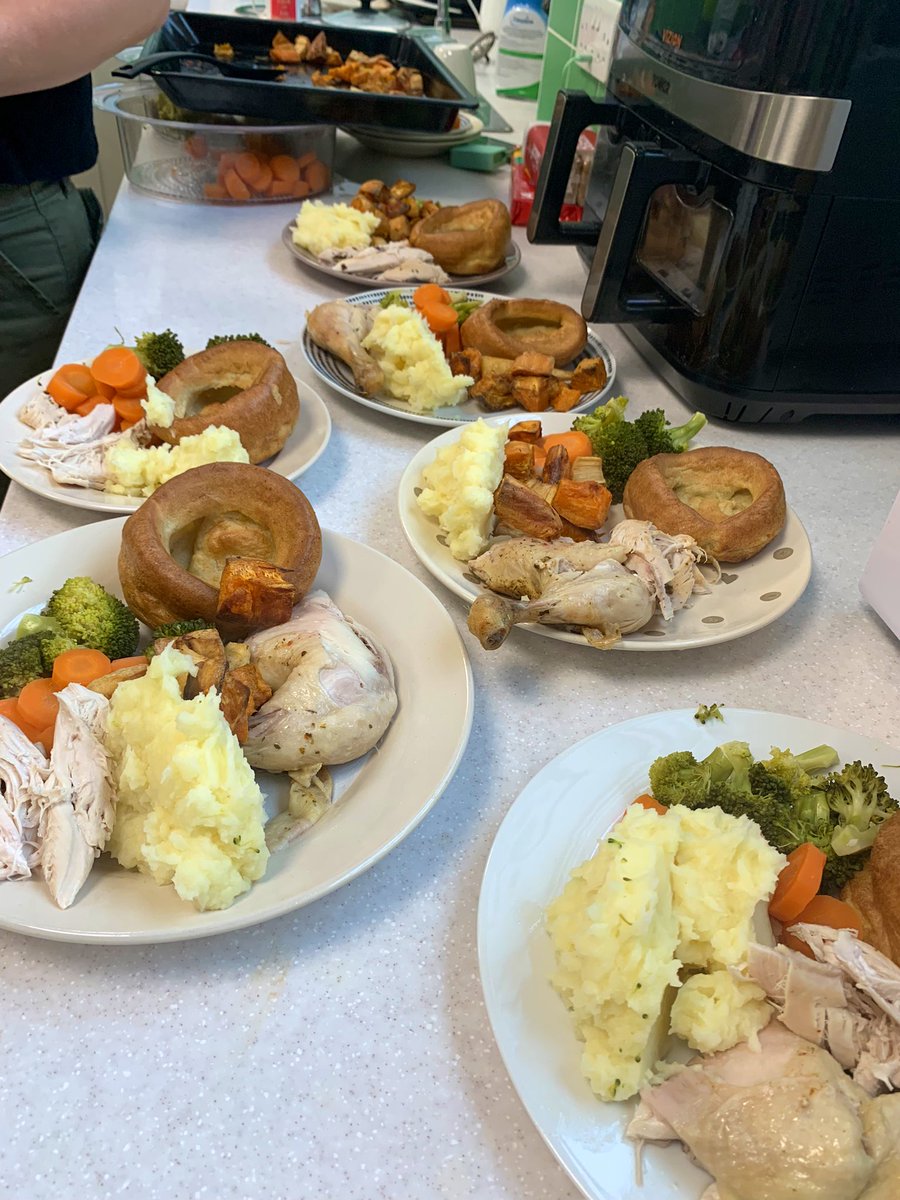 Another successful Sunday lunch with our lovely #CareLeavers 👨‍🍳🧑‍🍳😊 <a href="/chris2ring/">Chris Ring</a> <a href="/Tony__Joyce/">Tony Joyce</a> @Become1992 #CiCC