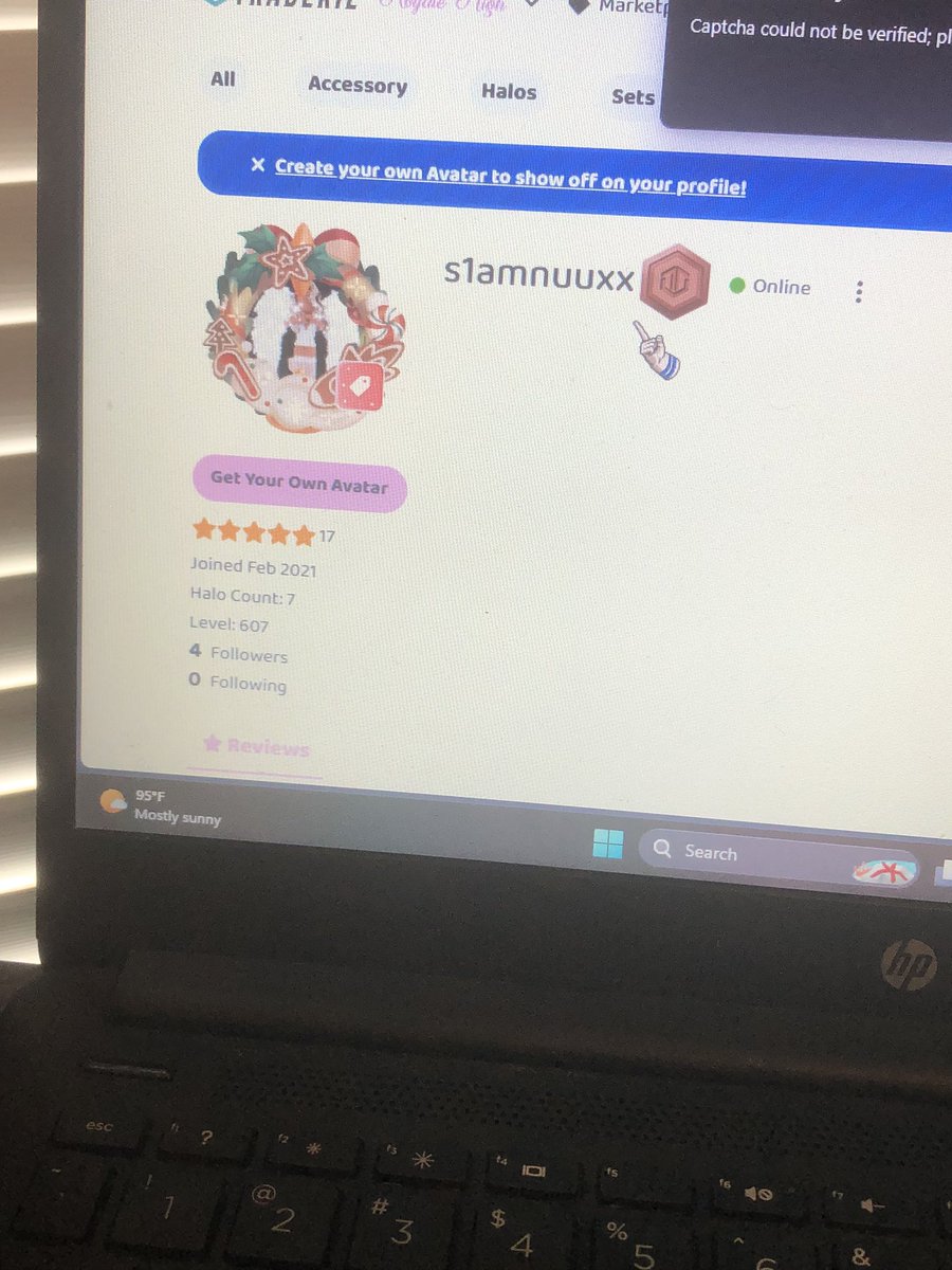 AmberHaet's tweet photo. Don’t trade this person they scam #royalhighschool #tradinghalo https://t.co/hT3lUMJbyI