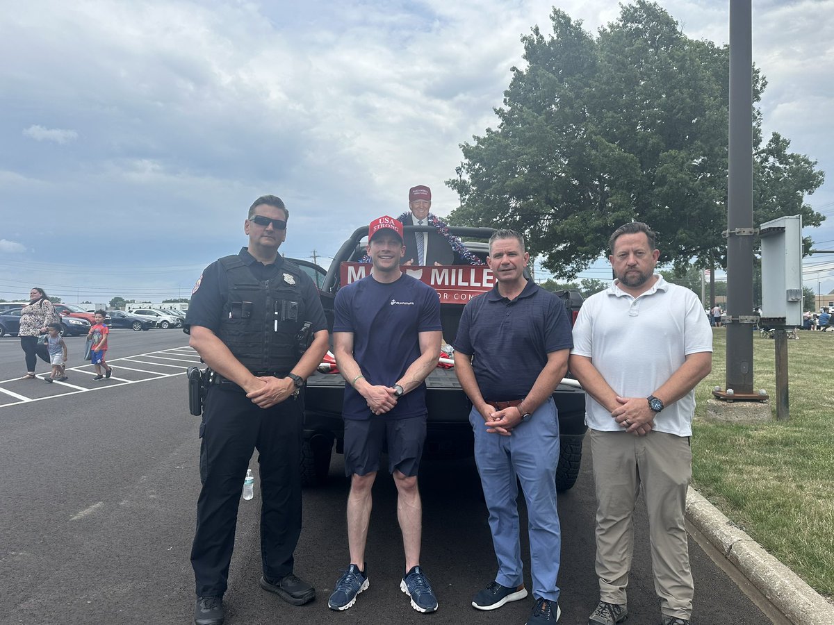 MaxMillerOH's tweet photo. I joined Mayor Ed Orcutt & many community members today at the Brook Park #Homedays Parade.
Thanks to the Brook Park Police Department for keeping us safe & to so many Brook Park residents for showing up!
Brook Park is a great place with even better people! https://t.co/xxgmNKLnlS