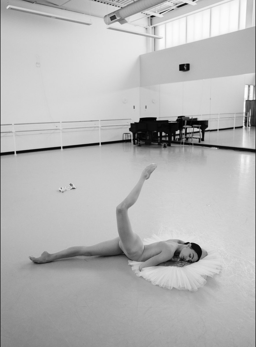 Ballerinaprjct's tweet photo. Sydney Dolan at Philadelphia Ballet.
@SydneyDolan #SydneyDolan #ballerina #ballet #balletstudio @WolfordFashion #Wolford #hosiery
Purchase a Ballerina Project limited edition print or Instax Collection: https://t.co/6lkvMs9eNf https://t.co/Elz0f3wlaD