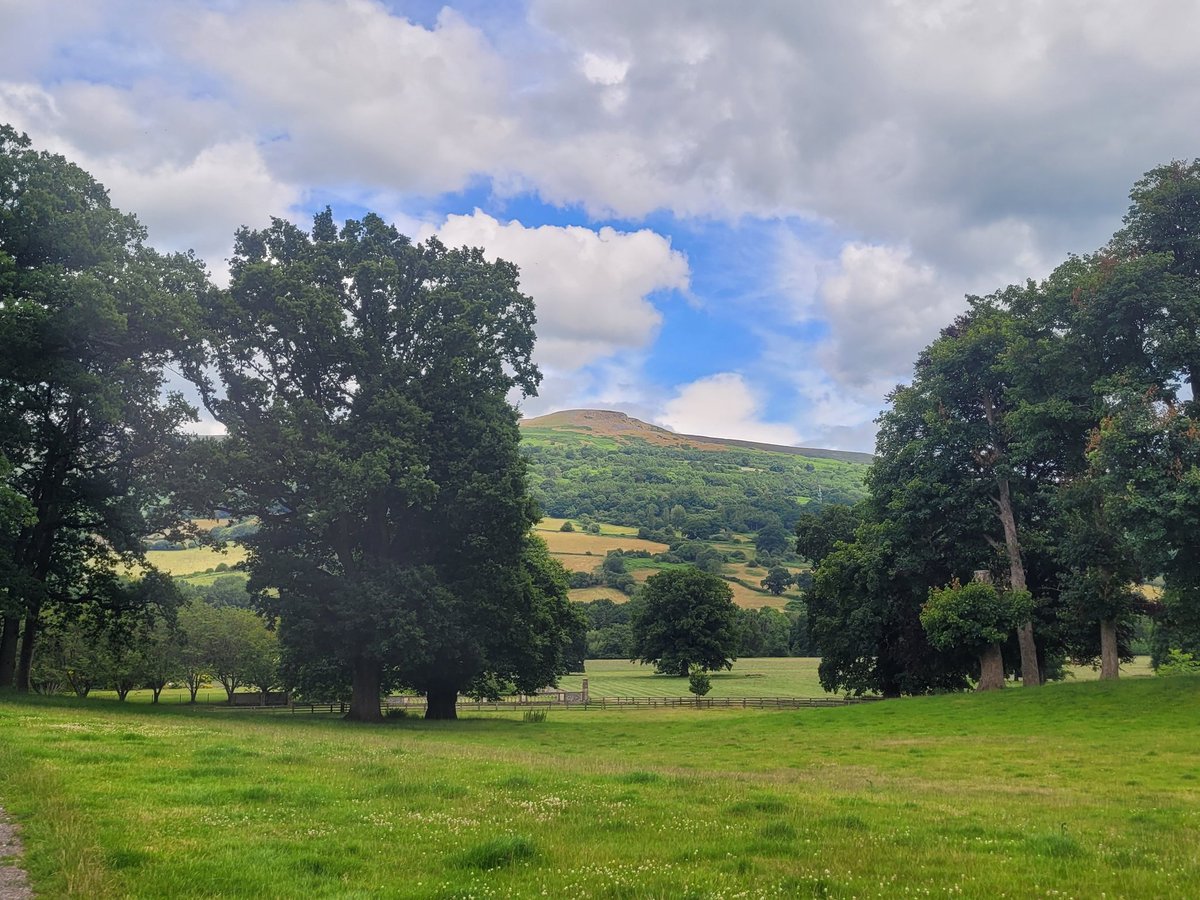 QueenofBloranj's tweet photo. Had company for my #VRC today, @runningpunks 🙂 He was feeling a little delicate. 
Ran most of @biggytimmkins Green Man route in reverse (no, not running backwards), followed by lunch in Crickhowell 😋
🎧 @stereolabgroop : ETK - a 10/10 album 👌
#RunATWorld @WeAreRunThings https://t.co/VQxRjt4NWX