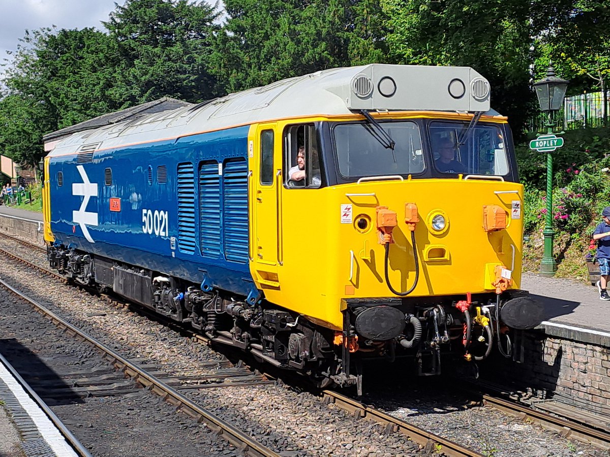 AlanCK8's tweet photo. Great day @Watercress_Line , a great Diesel gala. Well done to all involved. https://t.co/UGUXI3qvjL