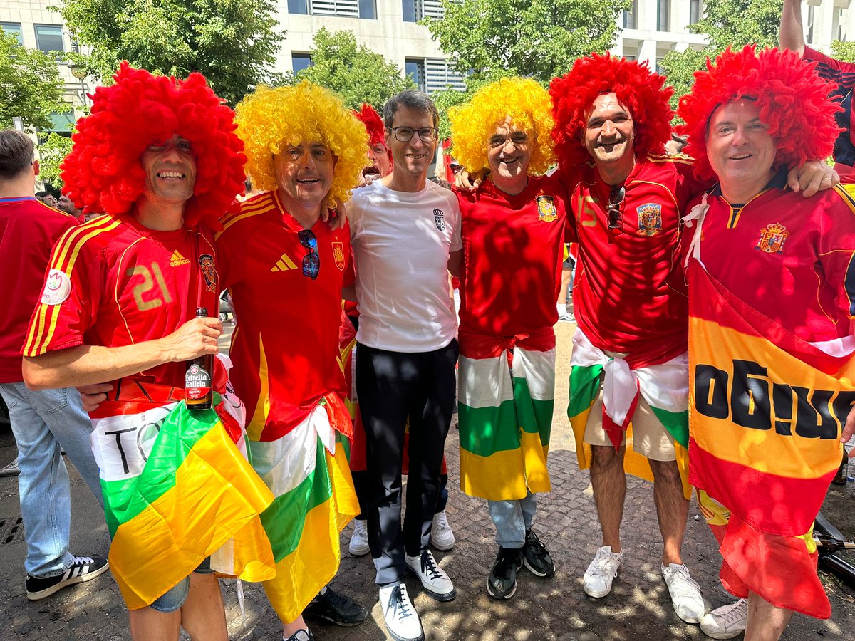 ondacerolarioja's tweet photo. Riojanos por Berlín con la @SEFutbol https://t.co/ijueITFjjW