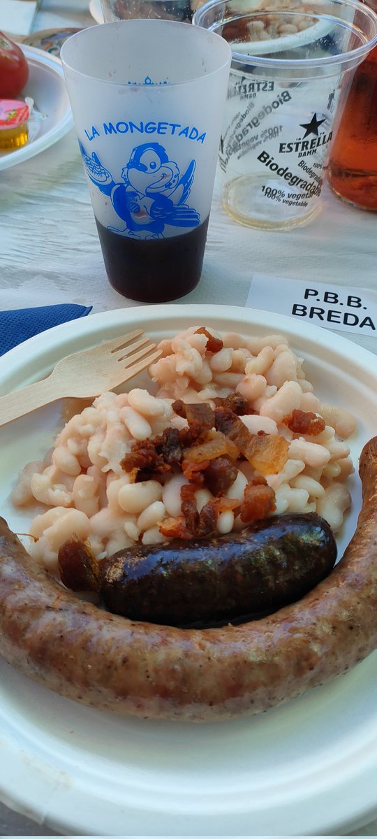 Com cada any, gran mongetada de la <a href="/Peargentona/">P.E. d'Argentona</a> .
I aquest any, ens han fet un reconeixement a la fidelitat "mongetaire". Moltes gràcies amics!!
#argentona #mongetada #rcde #fcpe