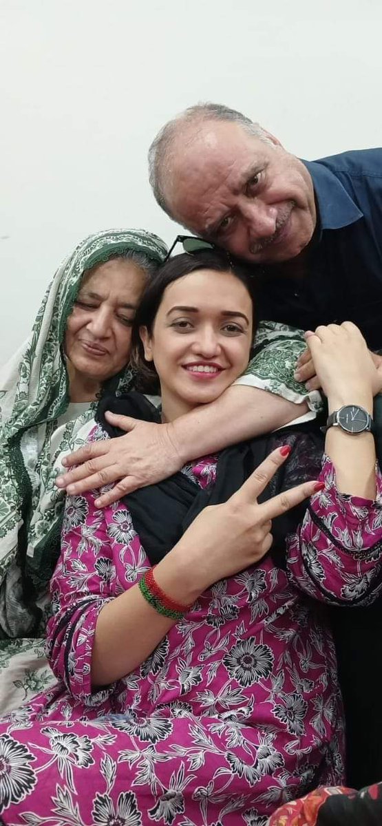 صنم کے والد اور والدہ ❤️

#SanamJavedKhan #ImranKhan 
فالو کریں اور فالو بیک لیں 💯❤️ 
#BINIverseCebu #Eurocopa2024 
#MARKxPoloRalphLauren