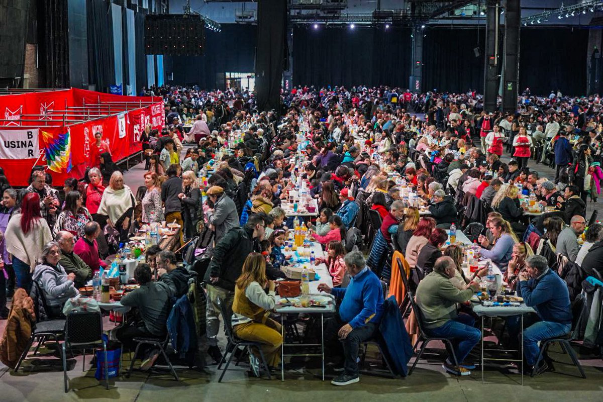 VariniaDrisun's tweet photo. GRAN LOCRO PATRIO Y SOCIALISTA‼️ Junto a miles de compañeros y compañeras de toda la provincia, vivimos una hermosa jornada socialista. Unidos y construyendo colectivamente, vamos POR MÁS Y MEJOR SOCIALISMO. Por el presente, por el futuro y por el país que todos soñamos ✊🏼🌹 https://t.co/d26KQrmrQL