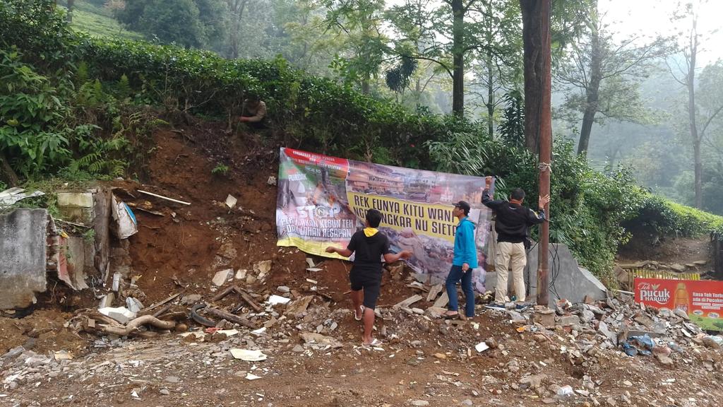 ddr007's tweet photo. Siapa yang akan menegakan PERPRESS Nomor 60 Tahun 2020 Tentang Tata Ruang Kawasan JABODTABEKPUNCUR, saat ini peraturan dikangkangi
@jokowi @prabowo @erickthohir  @KPK_RI @ListyoSigitP @OmbudsmanRI137 @PartaiSocmed  @AdianNapitupul1  @fadlizon @walhinasional @GreenpeaceID https://t.co/FUcUxS34mN