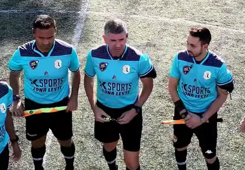"vou assistir a final da várzea e nada vai me lembrar do jogo passado do são paulo"

o árbitro da final na várzea: