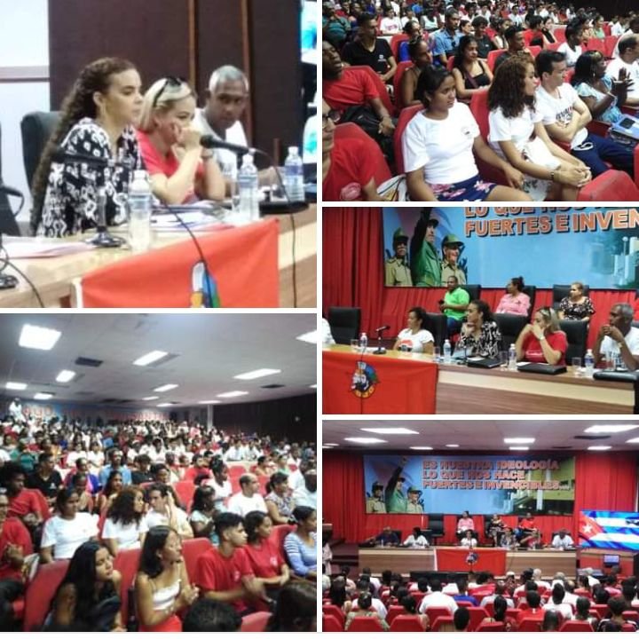 Con la presencia de <a href="/MeyvisEstevezE/">Meyvis Estevez Echevarría</a> 1ra Sec del Comité Nac de la #UJCdeCuba junto a las principales autoridades de la provincia, se realizó en el Distrito "Abel Santamaria"de #SantiagoDeCuba, la reunión de Secretarios Generales de nuestra organización.
#GenteQueSuma
#ModoVerano