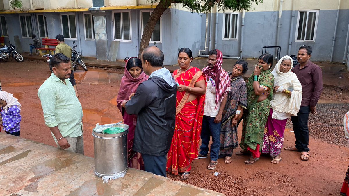 Rafeeqsmission's tweet photo. #YesWeCanFoundation
#DriveUpdate
#FeedTheNeedy
#ಅಳಿಲು #ಸೇವೆ
#ಹಸಿದವರಿಗೆ #ಅನ್ನ
14/7/24
05:00 pm
#Drive # 280
#Donor:
Food Collection Point:
Udupi Hotel
#Food_Drive
20+food plate 🍽️
Served At:
BRIMS Hospital
#VolunteersOnDuty
In
Sachin
Jeevan
Gaffar
Kiran
Rafeeq https://t.co/Ys9lV8mrth