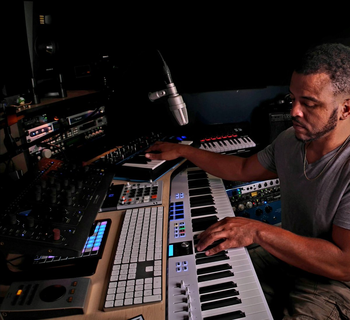 GigPerformer's tweet photo. Don't miss special guest Justyn Clark when he joins us on Backstage with Gig Performer to discuss integrating Gig Performer in the studio. Live Youtube episode streams this Thursday, July 18th at 11:30am EST.
#gigperformer #audioplugins #daw #vst #pluginhost https://t.co/U59iANcNQA