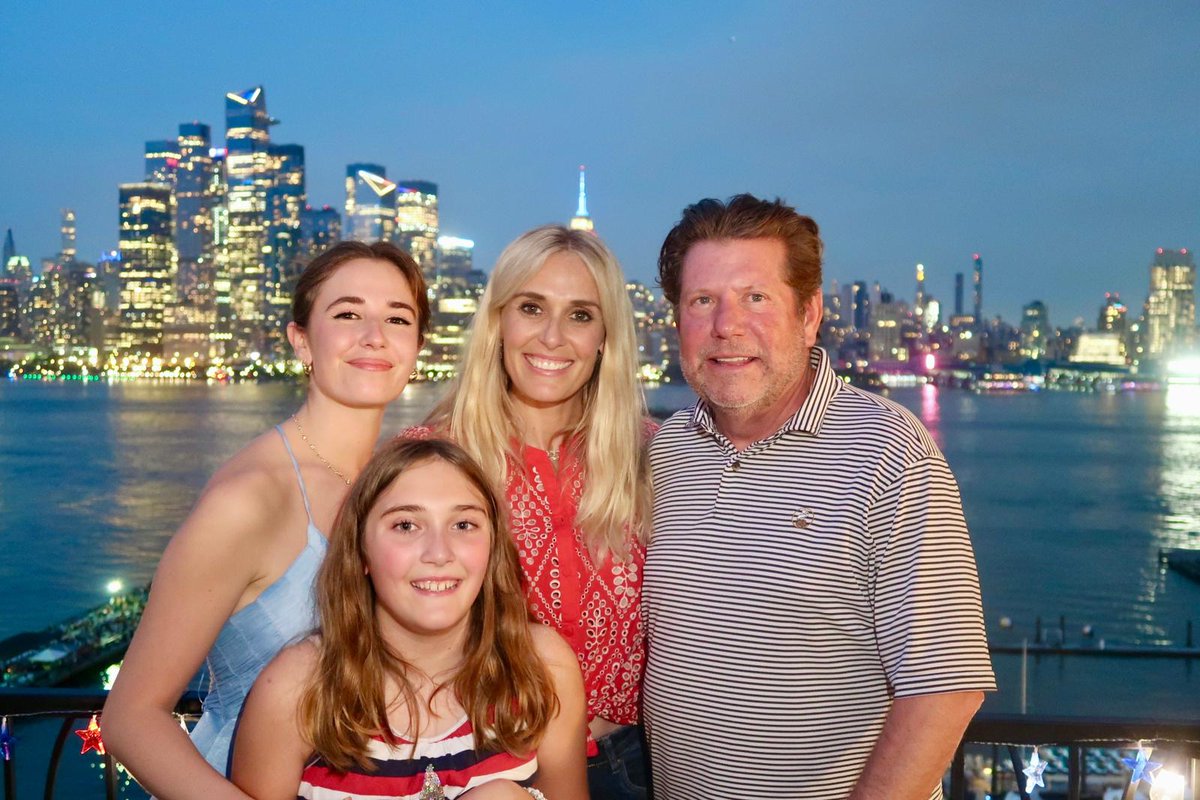 Family is the compass that guides us.  Cherish your loved ones and let integrity be your guiding light. 🕯❤️🦋

#SundayQuote #Family #livingandloving #MoniqueMcCall