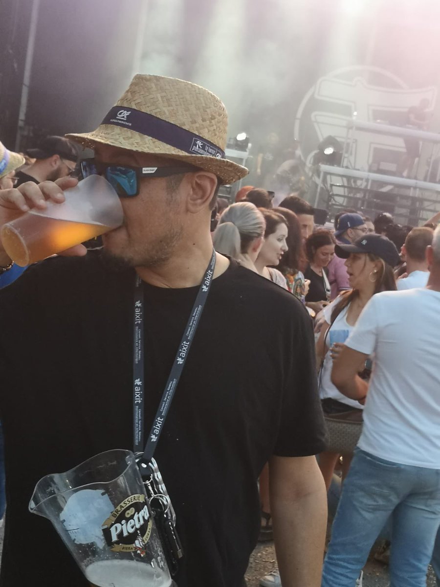 raco82's tweet photo. @rade Kiffance totale, rentré trempé torse nu 🤣 https://t.co/ZZpFOpajq2