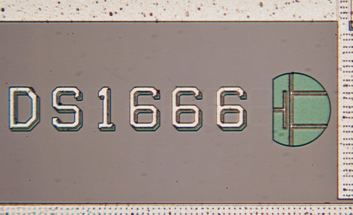 duke_cpu's tweet image. It’s an #audio #taper!
This vintage #CMOS made by #DallasSemiconductor acts as audio digital resistor. It shows two distinct #silicondoodles, a computer displaying the company’s logo, and an audio tape - 🤩!