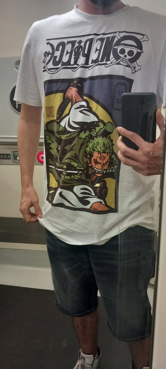 Creo que no es la mejor camiseta para viajar, esperemos llegar a destino.