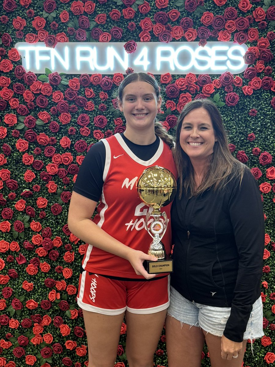 Hilary Nauholz tweet media